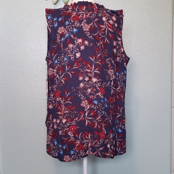 Vince Camuto Floral Sleeveless Gathered Neck Blous - Picture 2 of 5